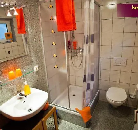 לינה וארוחת בוקר By Heller